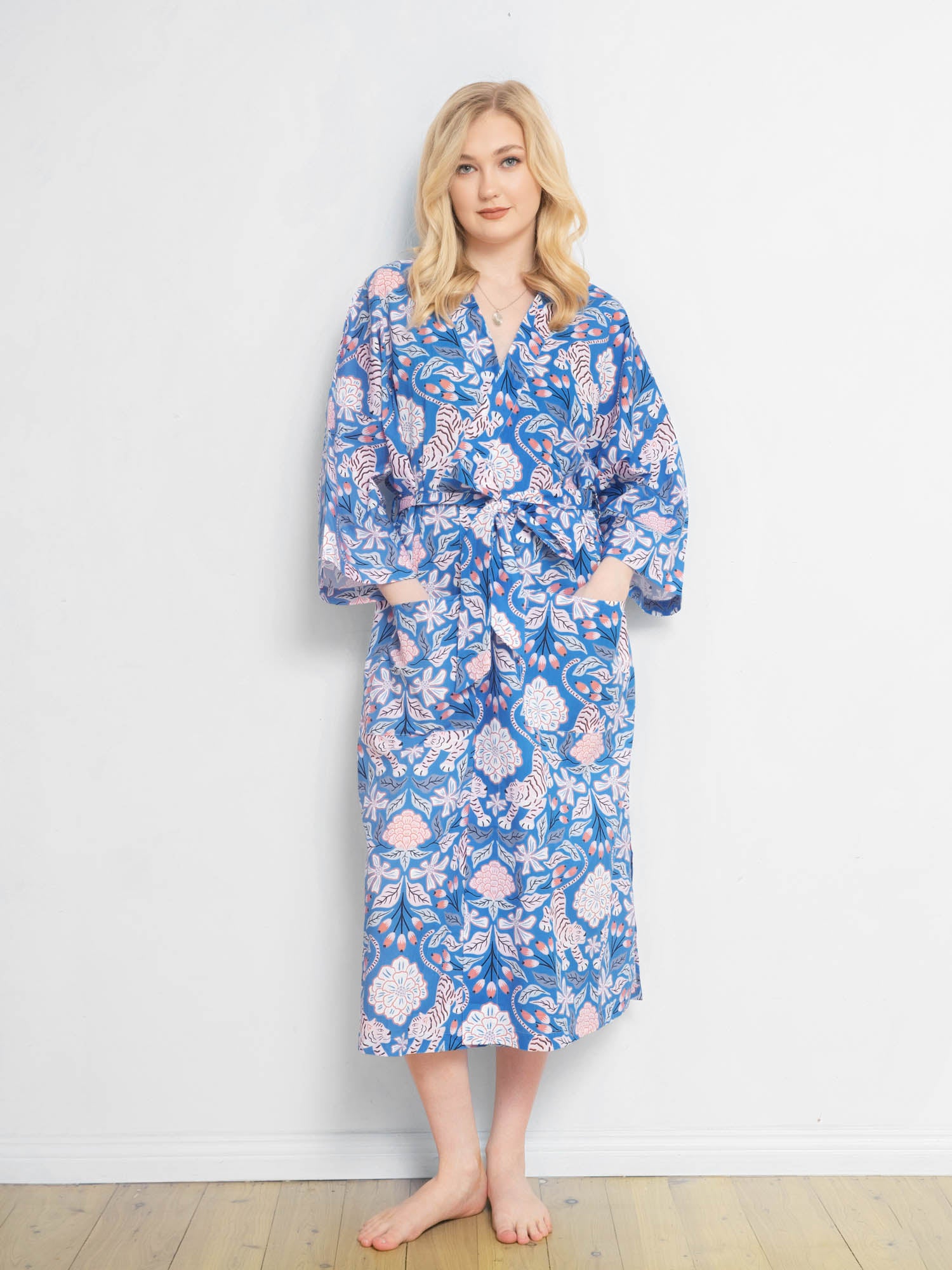 Women's Tiger Garden cotton poplin robe – view 2